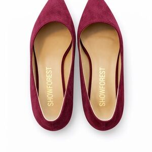 Women's Burgundy low chunky style heel brand new.